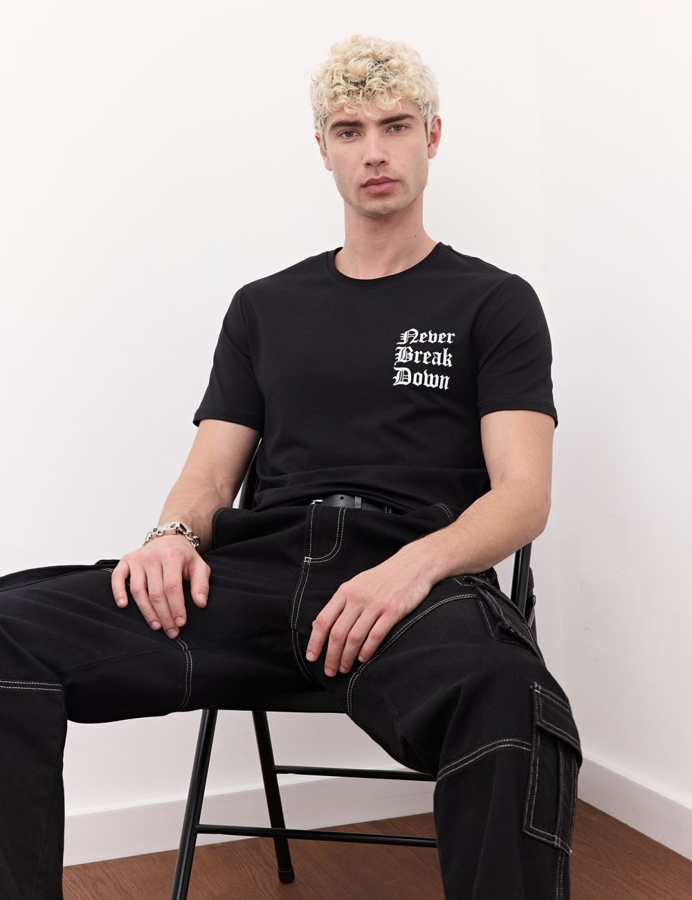 טי שירט לייקרה מודפסת בגזרה משוחררת