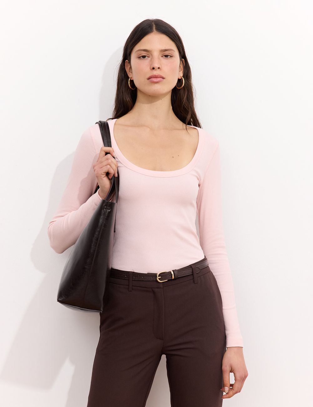 טי שירט ריב מחשוף בצורת U