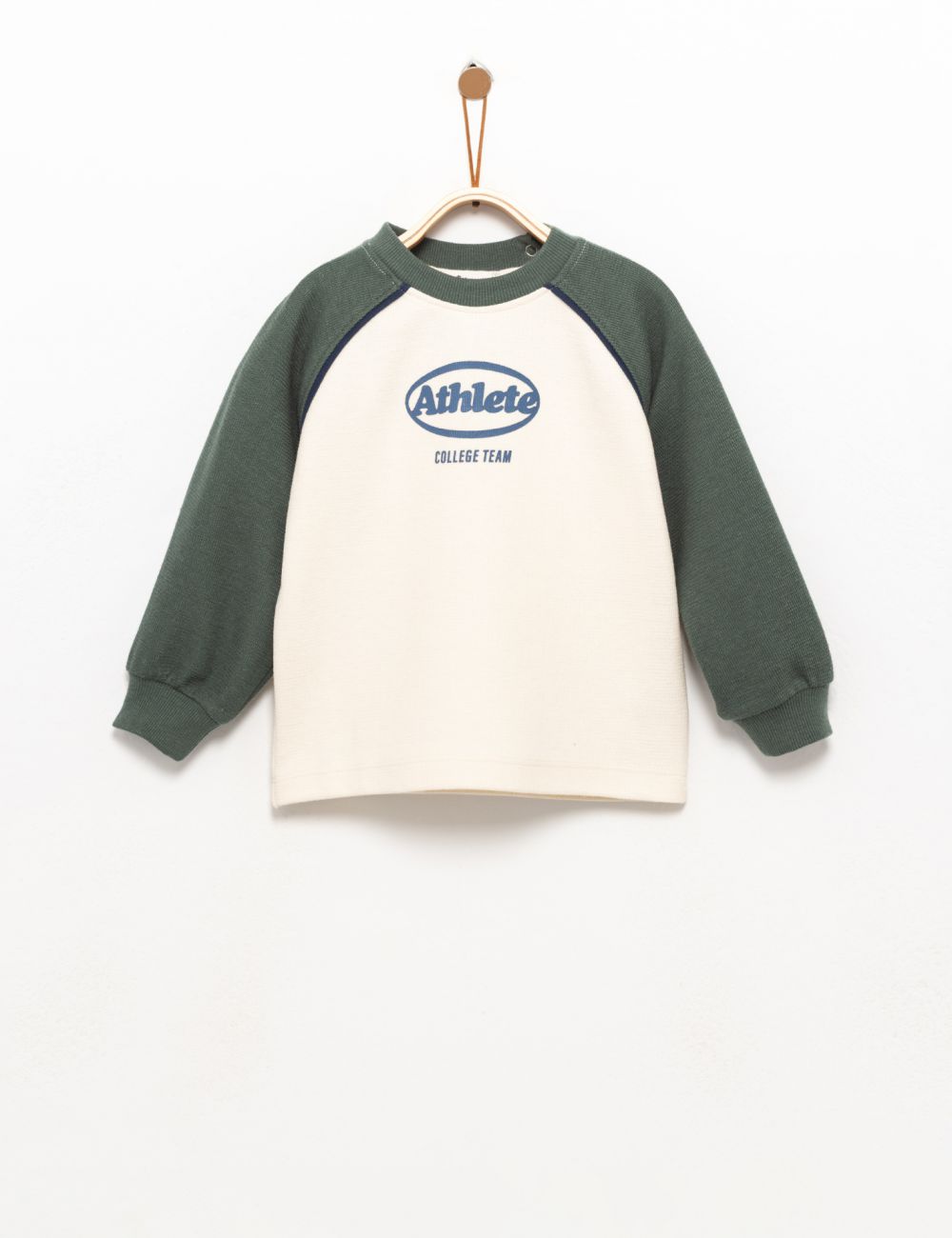 חולצה עם שרוול רגלן