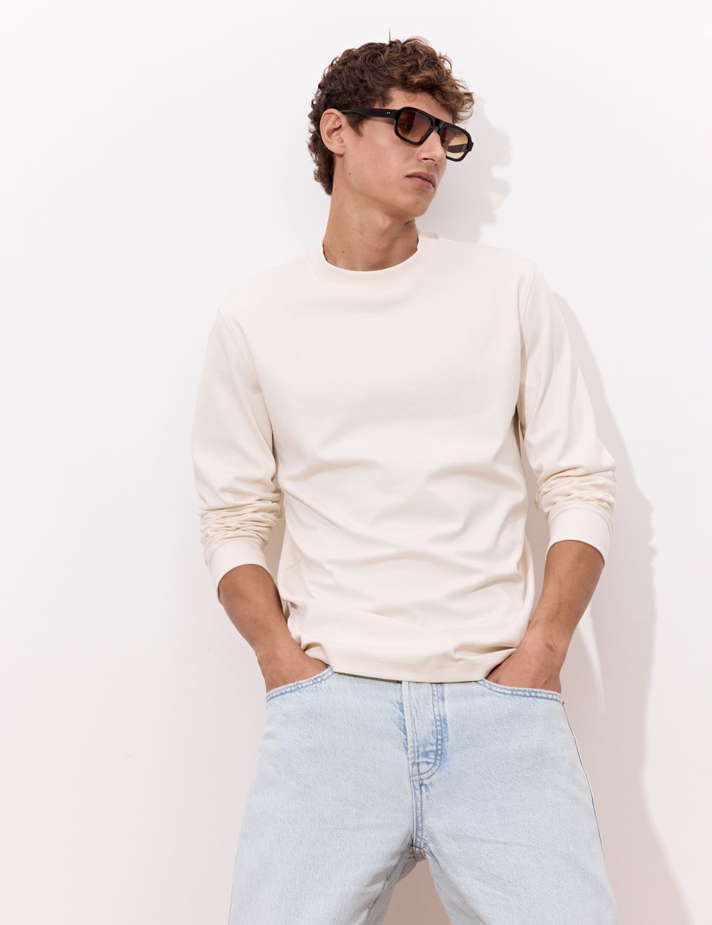 טישרט ארוכה עם צווארון גבוה