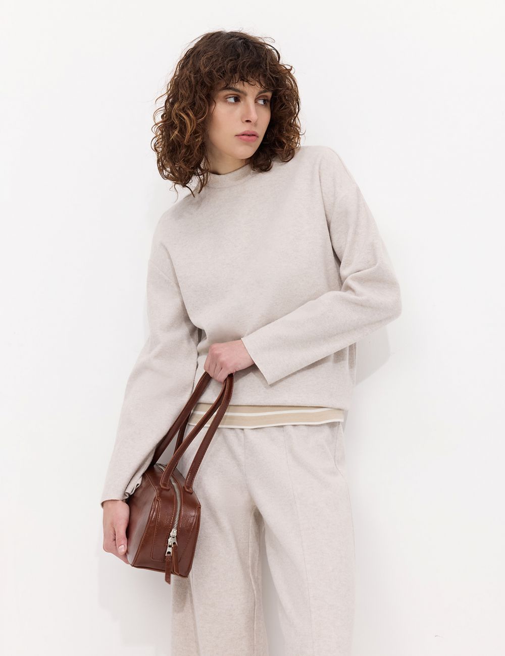 סווטשירט קל עם גולף בטקסטורה