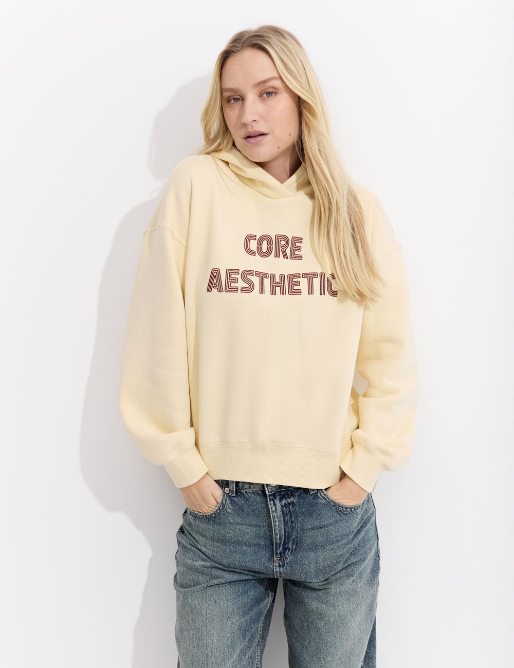 סוויטשירט עם כובע מודפס