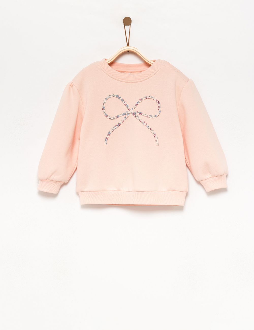 סווטישרט עם רקמה