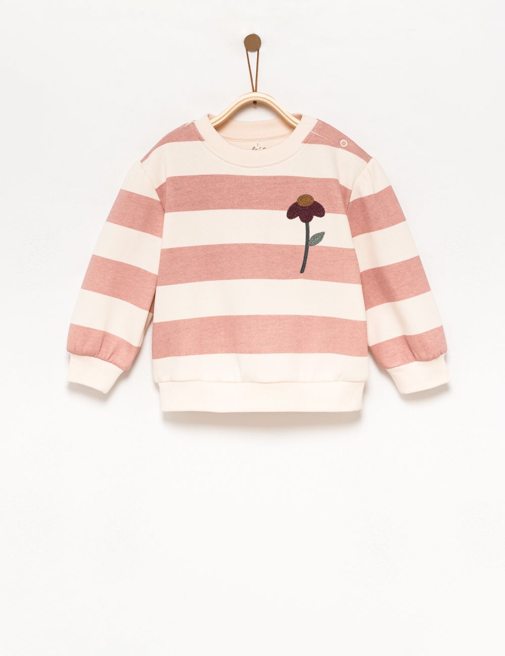 סווטישרט עם רקמה