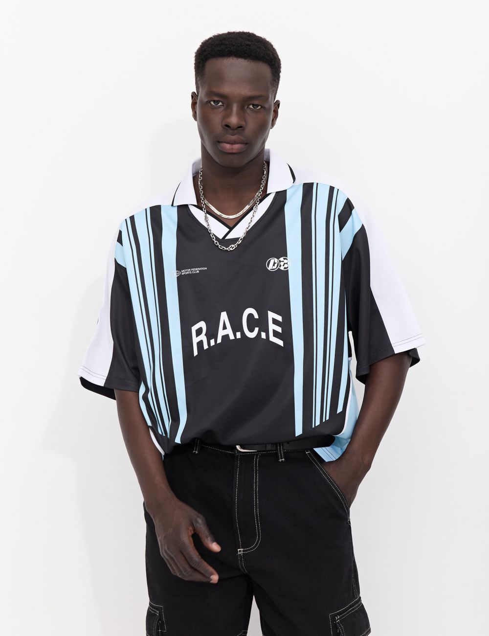 חולצת פולו ספורטיבית