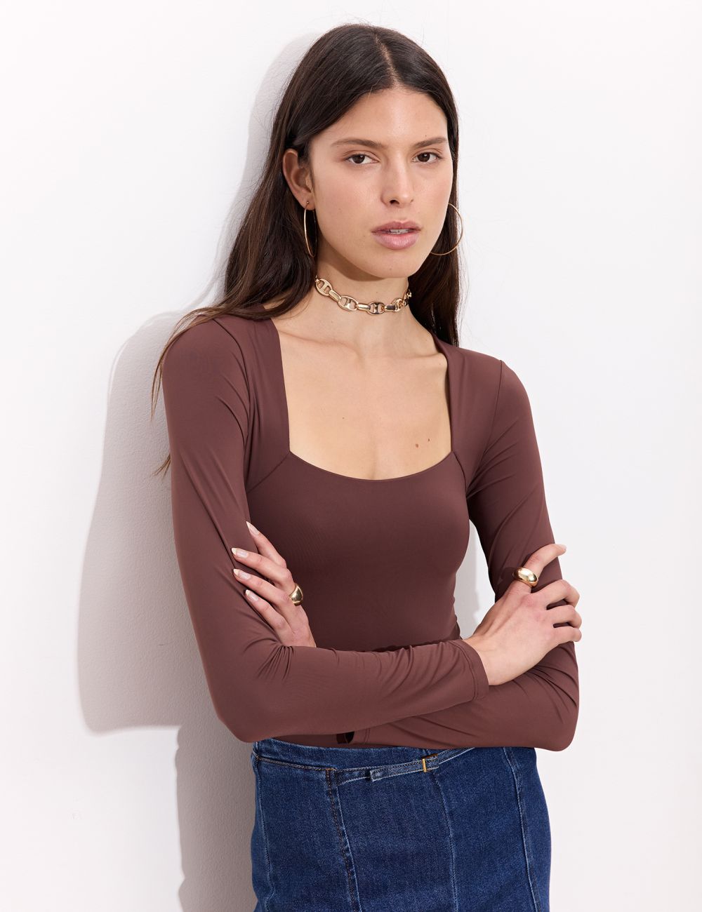 בגד גוף עם מפתח מרובע