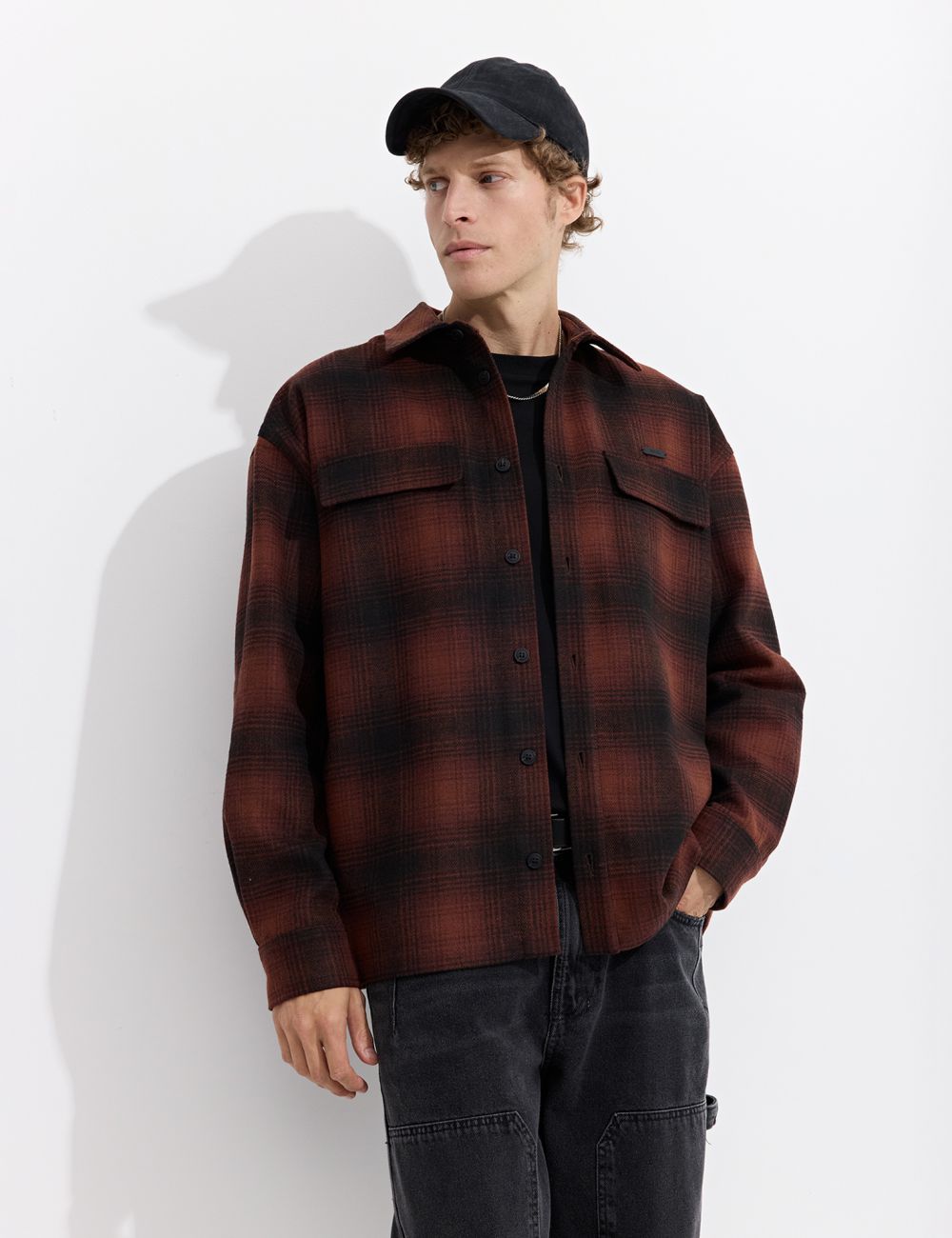 מכופתרת עבה משובצת וכיסים