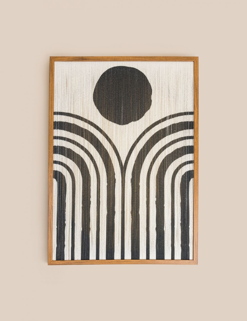 תמונה עם מסגרת עץ קווים ועיגול