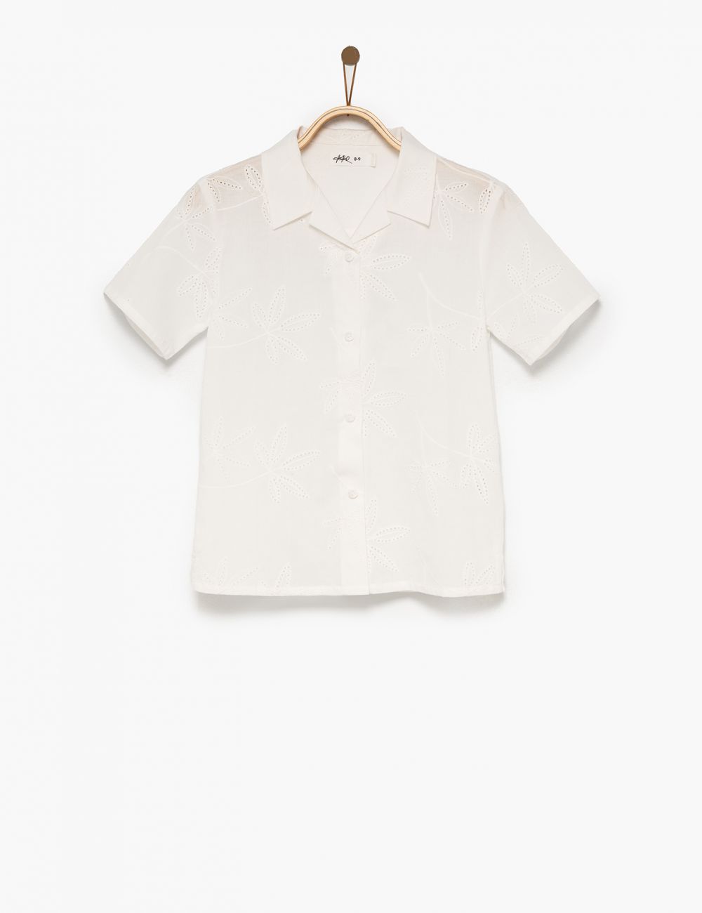 מכופתרת רקומה