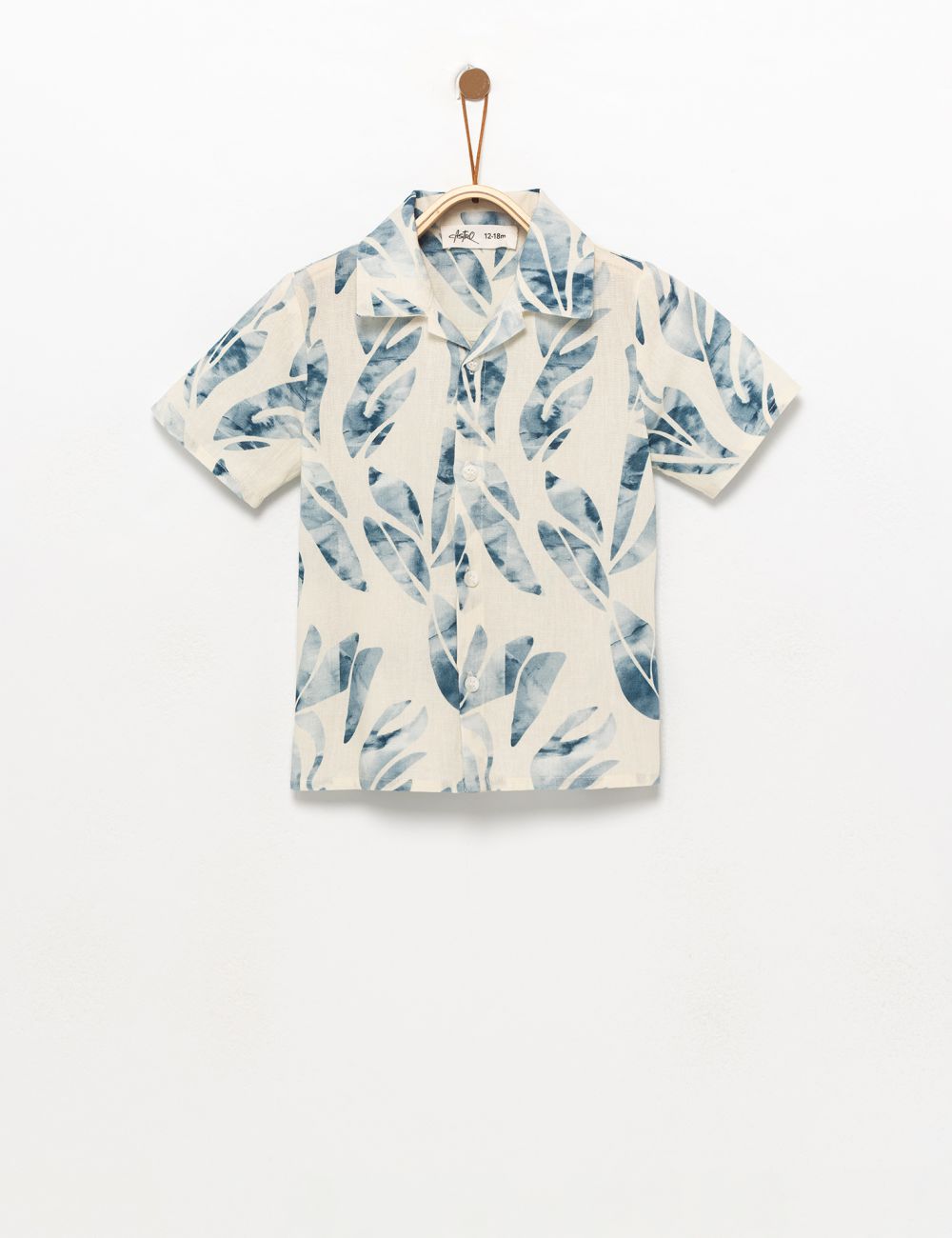 מכופתרת מודפסת