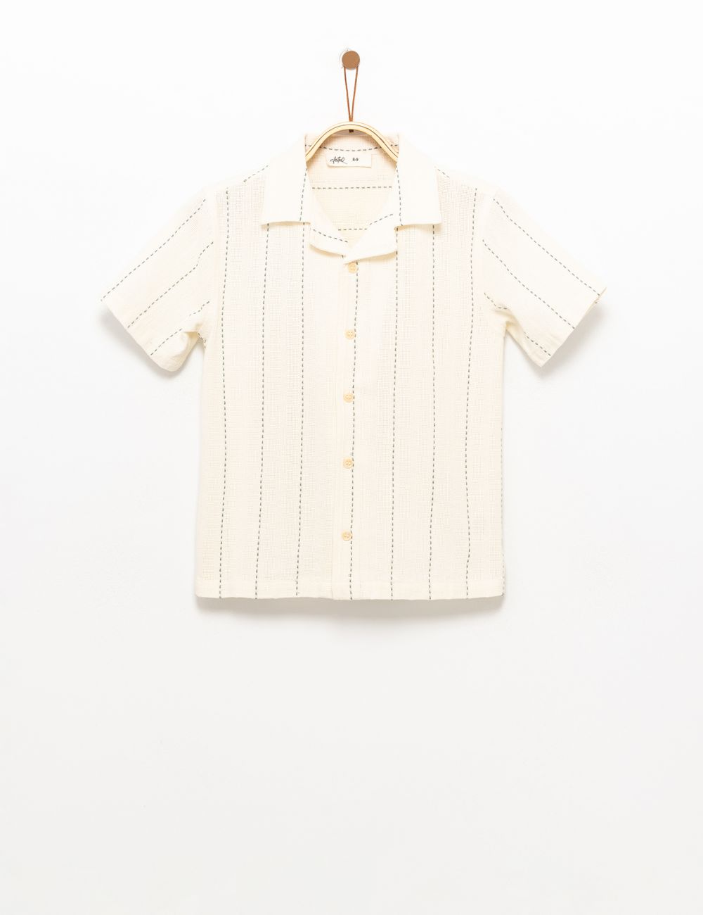 חולצה מכופתרת בד טקסטורה