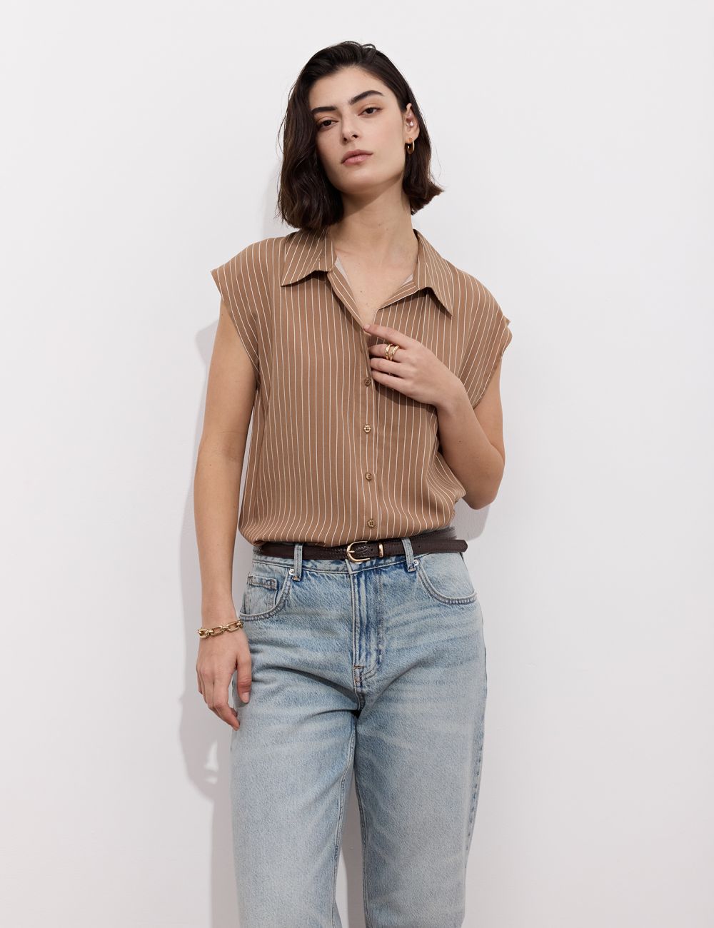 גופייה מכופתרת מבד נשפך