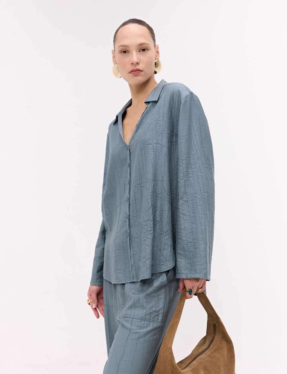 חולצה מכופתרת מבד מקומט