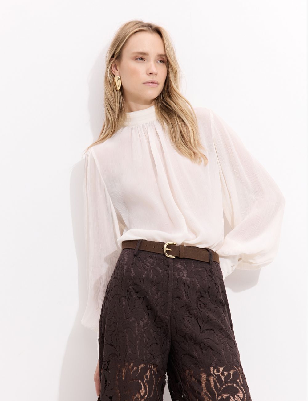 חולצה שקופה עם קשירה