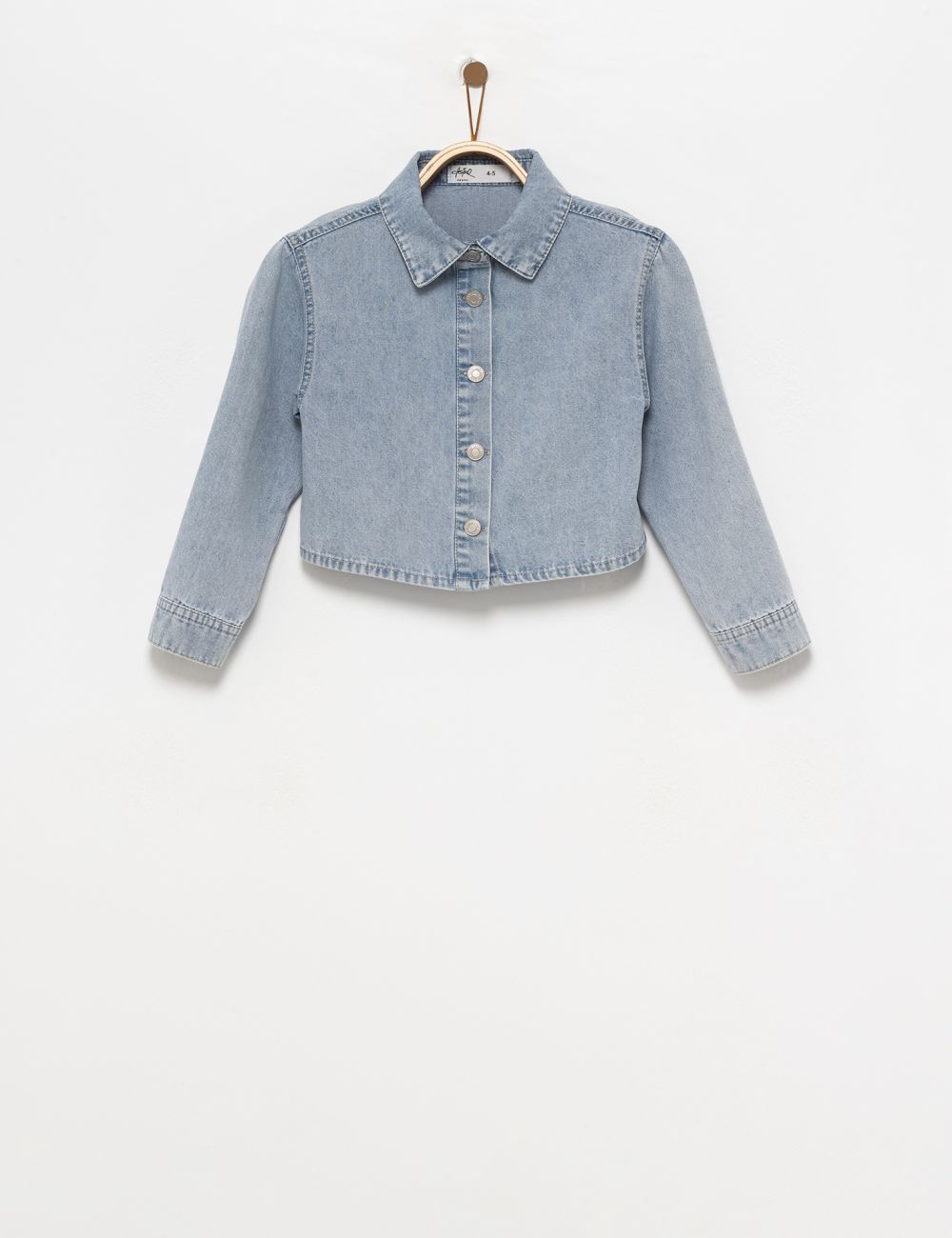 חולצת ג’ינס מכופתרת