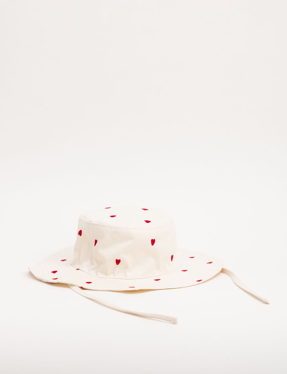 כובע באקט רחב שוליים