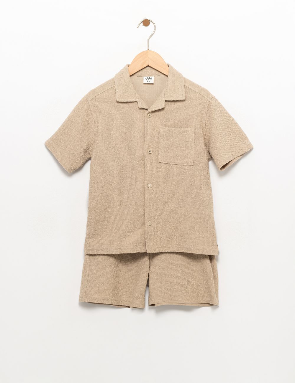 סט חולצה ומכנסיים