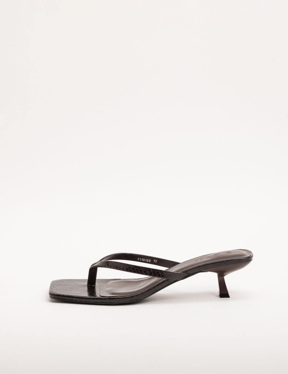 סנדלי עקב עם רצועה