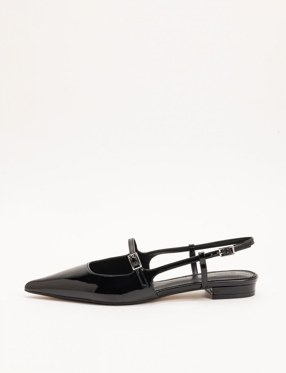 נעל סירה עם חרטום מחודד