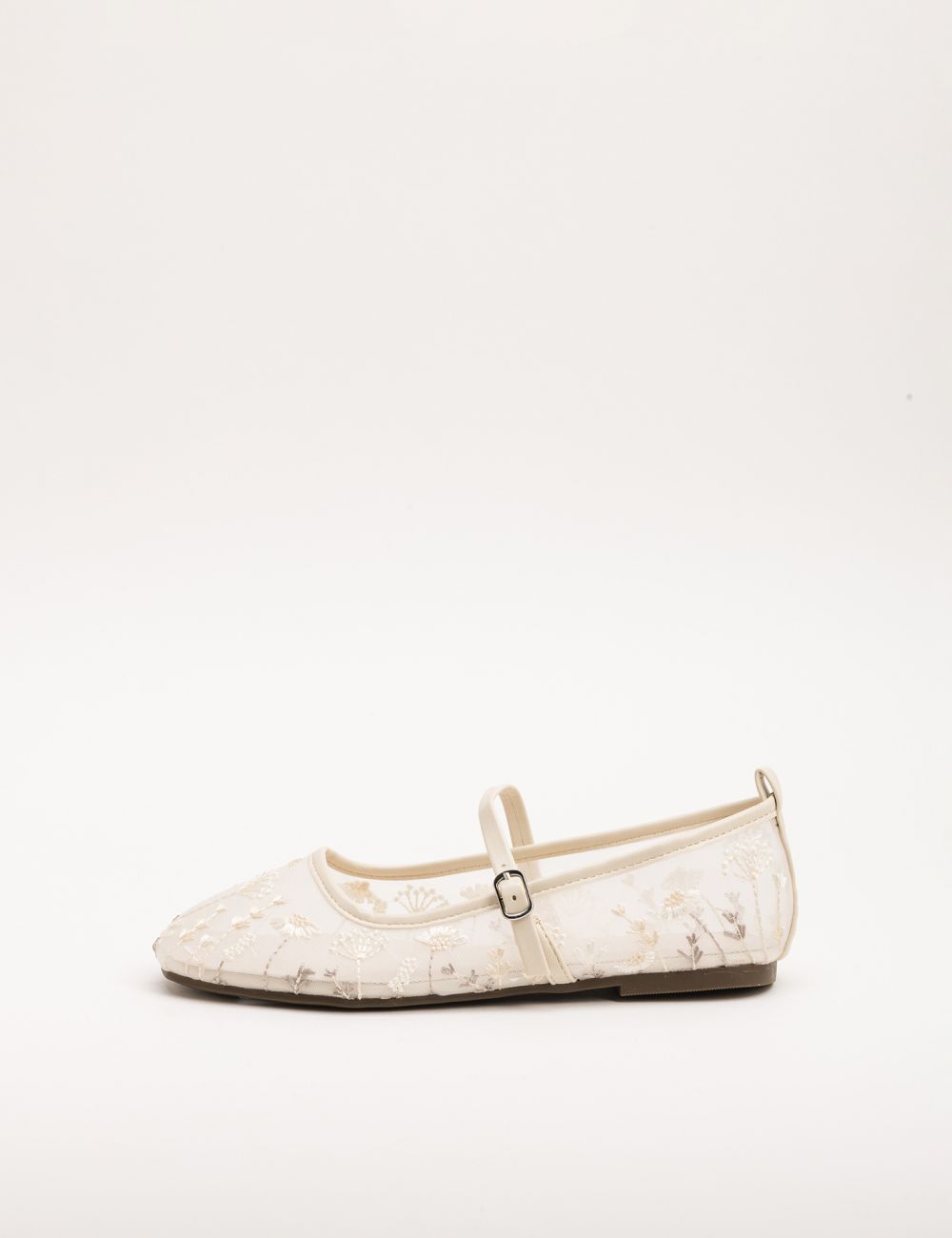 בלרינת מש רקומה בפרחים