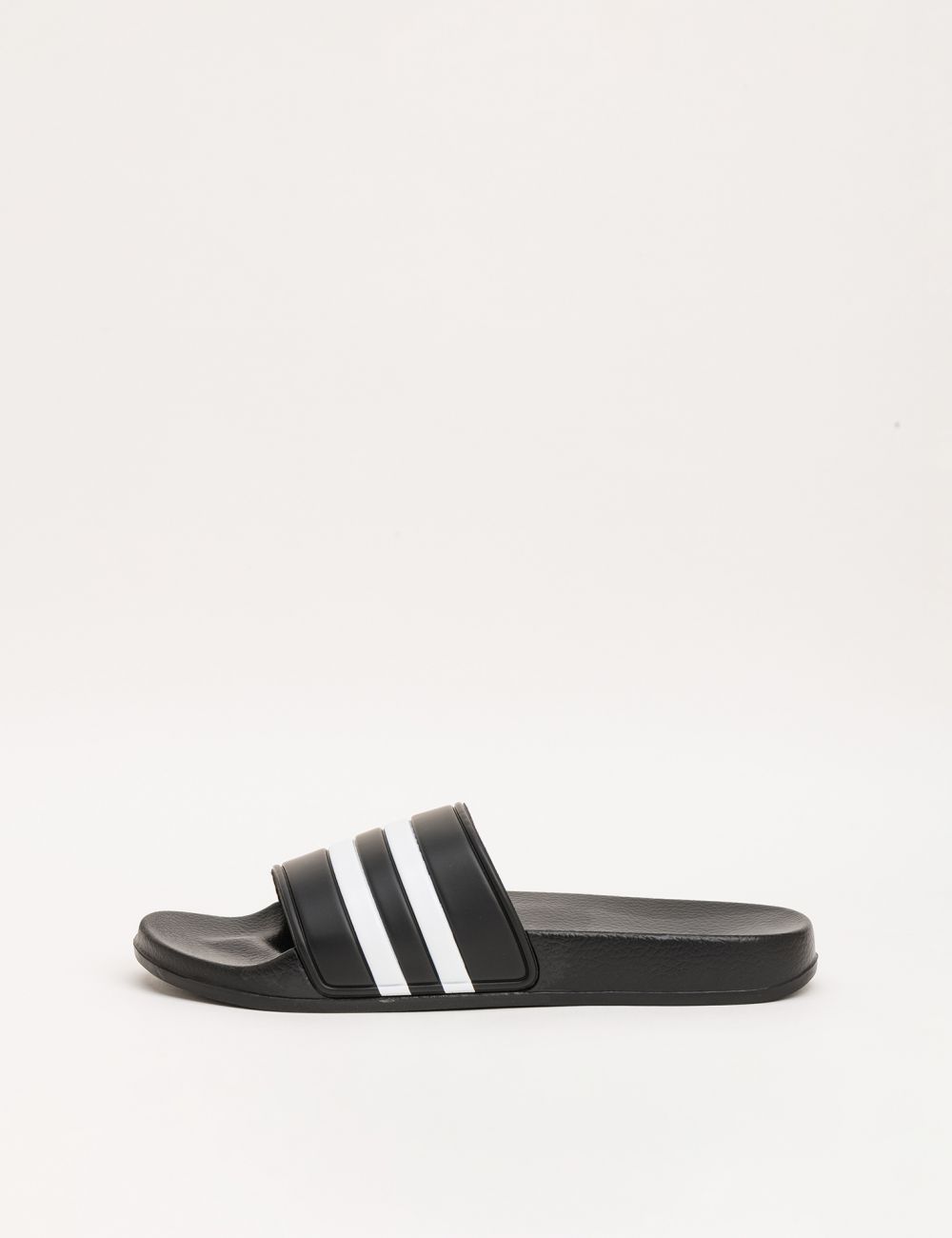 כפכפי גברים בשילוב פסים