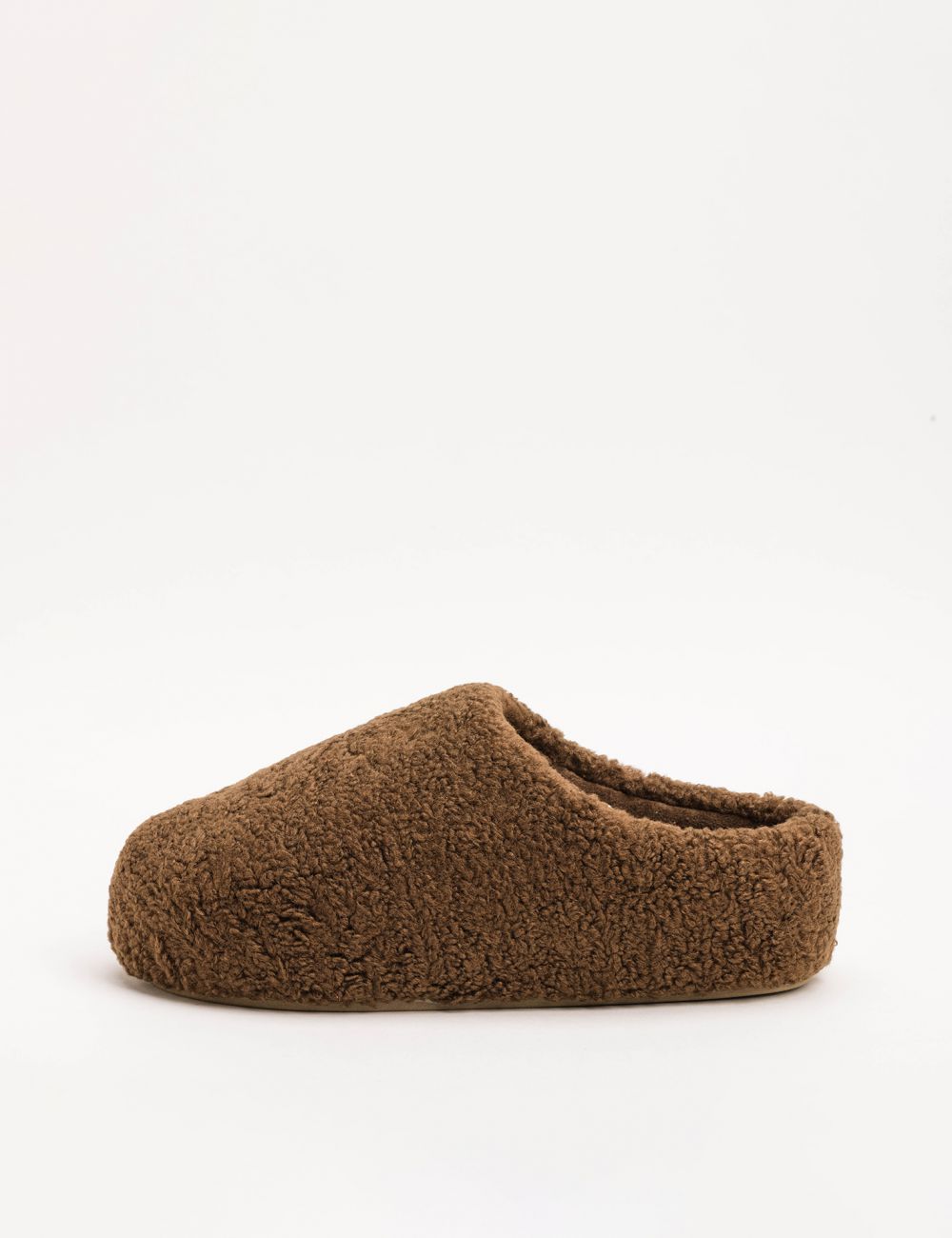 כפכפי פרווה עם פלטפורמה