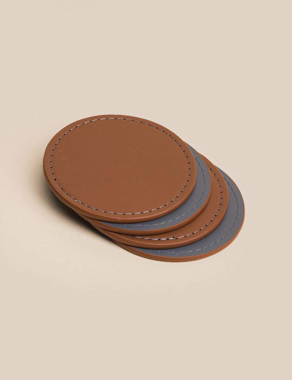 סט 4 תחתיות לכוס דמוי עור דו צדדי 10CM