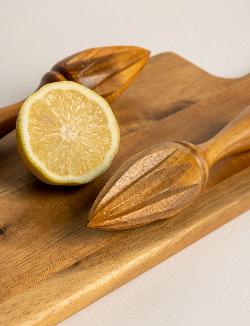 סוחט לימון מעץ השיטה אורך 17 ס”מ