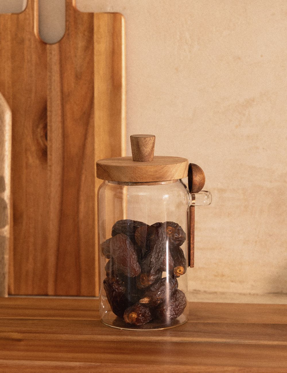 צנצנת מכסה עץ עם כפית 700 מ”ל