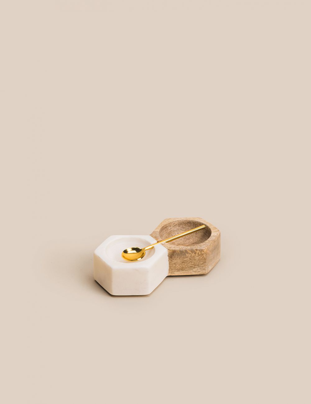 כלי למלח פלפל משיש עם כפית