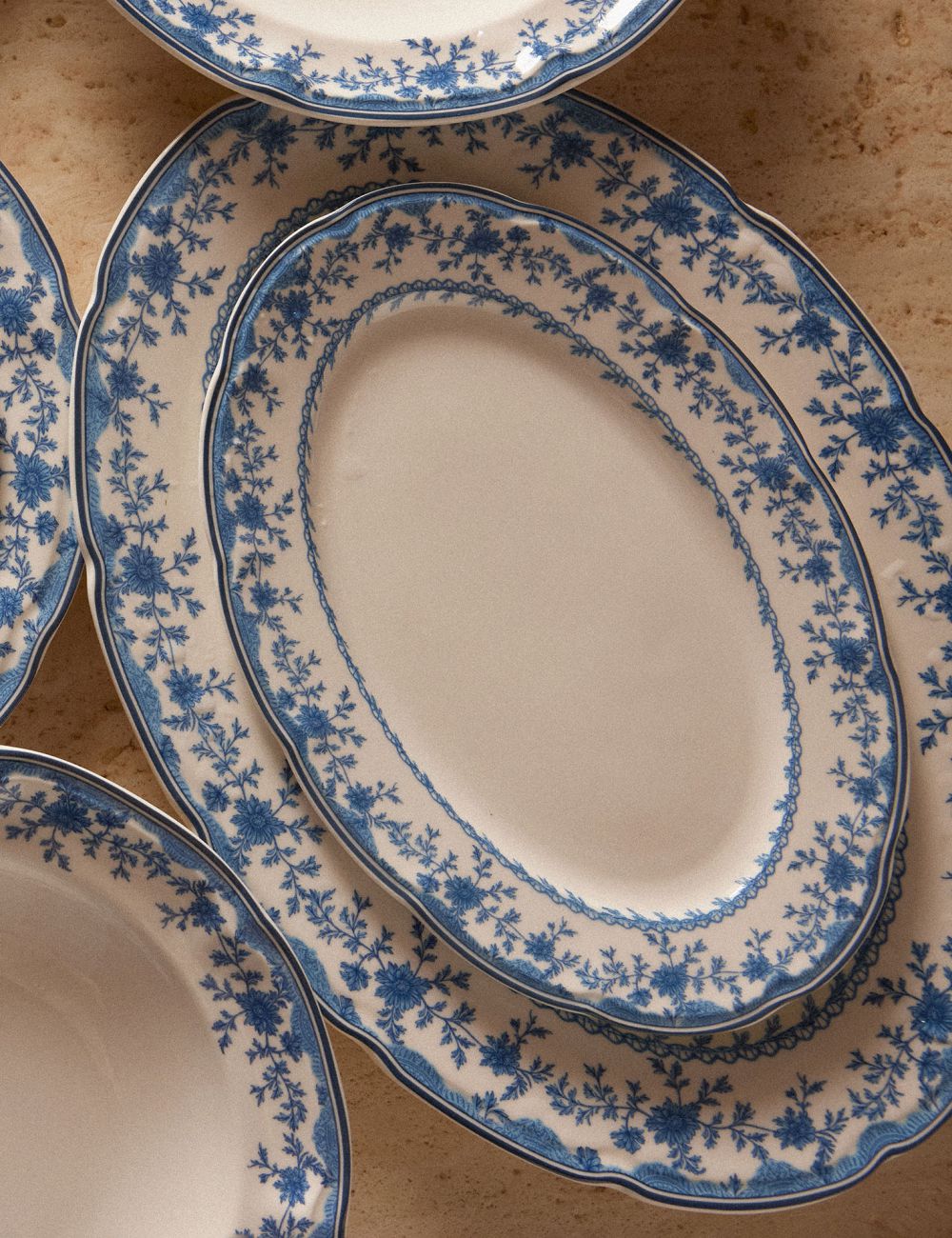 צלחת הגשה אובלית פרחים כחולים ויטנג 25X17.7CM