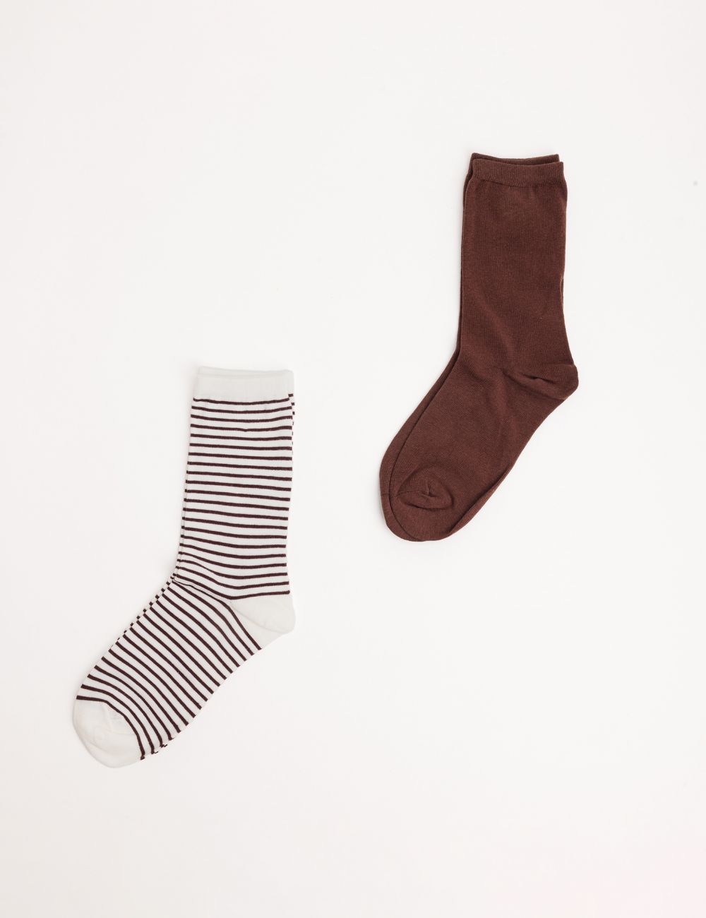 גרבי פסים וחלקים משולבים