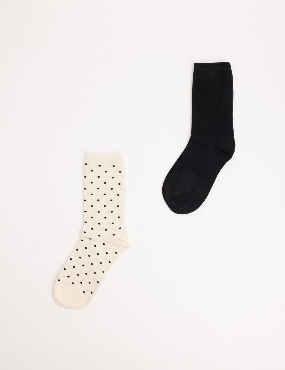 גרבי נשים מנוקדות